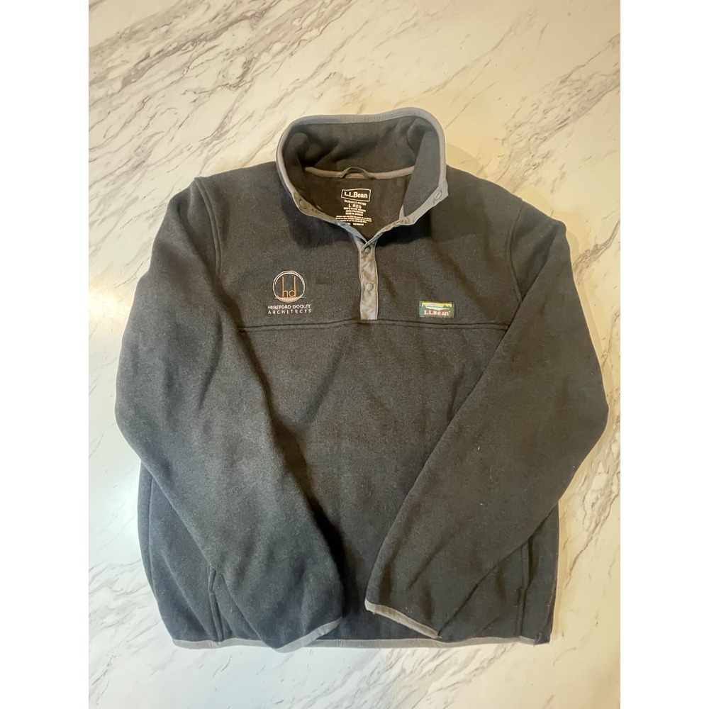 LL BEAN SLIGHTLY FITTED MENS Large Long sleeve Polyester, snap buttons.